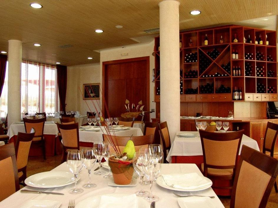 Complejo El Carrascal Hotel Muñana Екстериор снимка