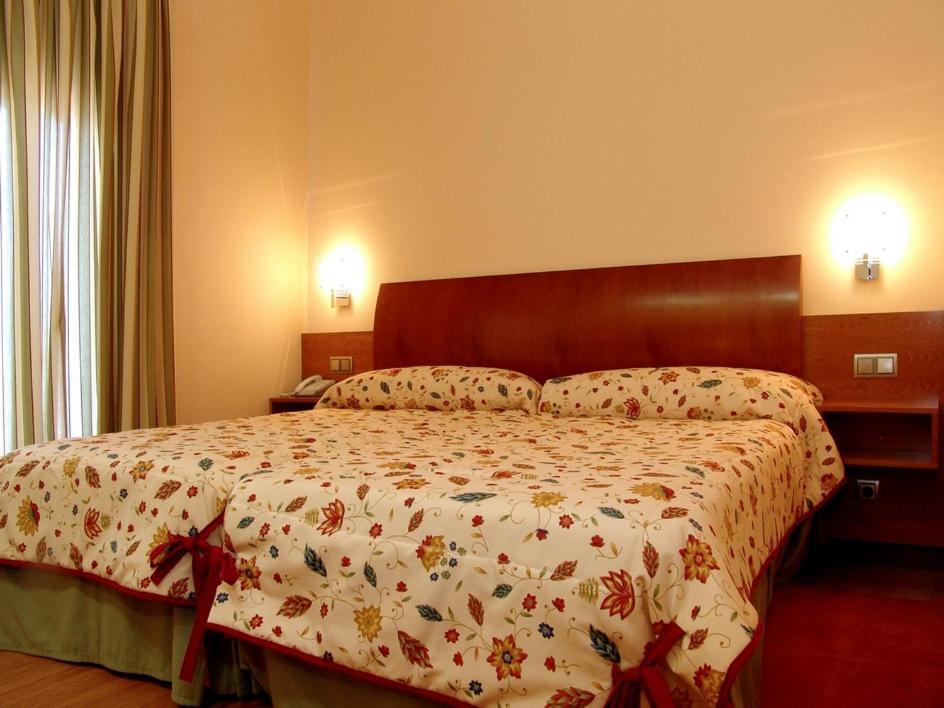 Complejo El Carrascal Hotel Muñana Екстериор снимка